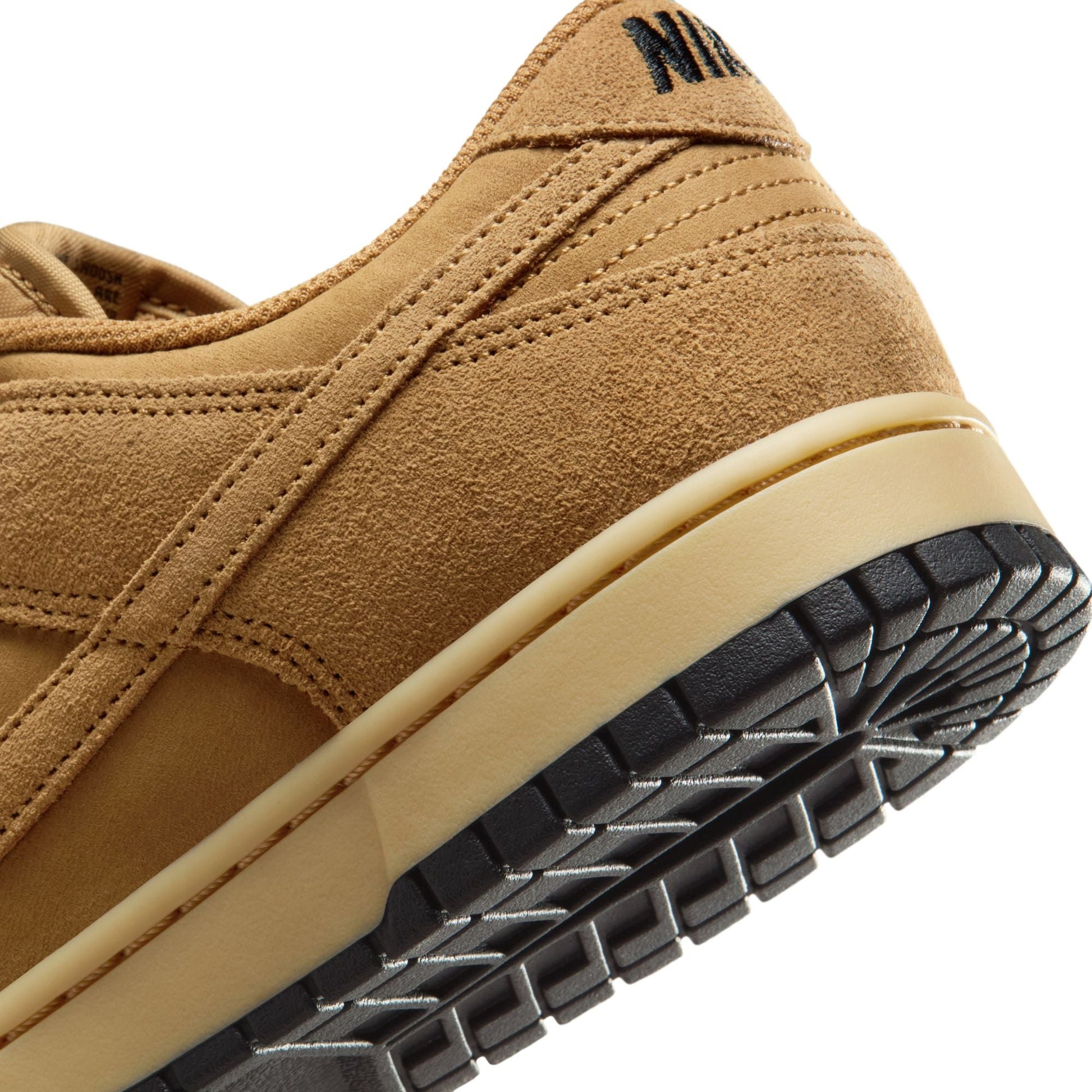 Nike Dunk Low Retro SE IB6651-700